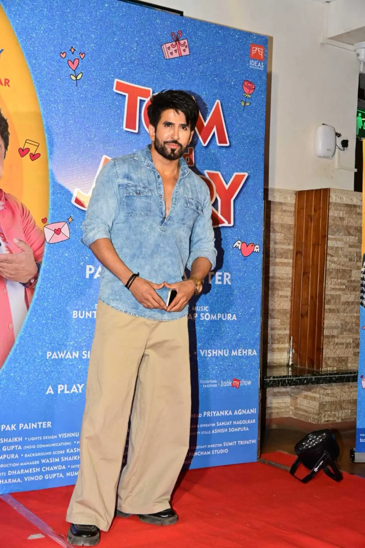 Vishal Kotian was spotted arriving at the premiere of Paritosh Painter&rsquo;s play, Tom and Jerry.